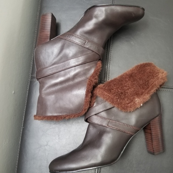 Short boots with brown plush St.John's bay Size 8M - Picture 1 of 4